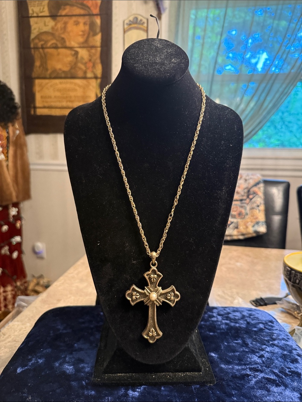 Vintage 1975 Sarah Coventry Limited edition Peace cross necklace gold tone